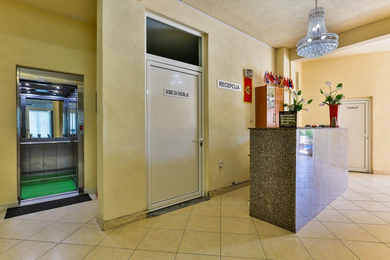 Hotel Hoti Ulcinj Exterior foto
